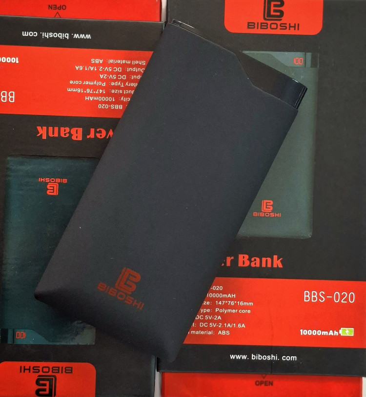 پاوربانک BIBOSHI مدل BBS-020 ظرفیت 10000mAh با نمایشگر LED، دو پورت USB و کابل آیفون و اندروید