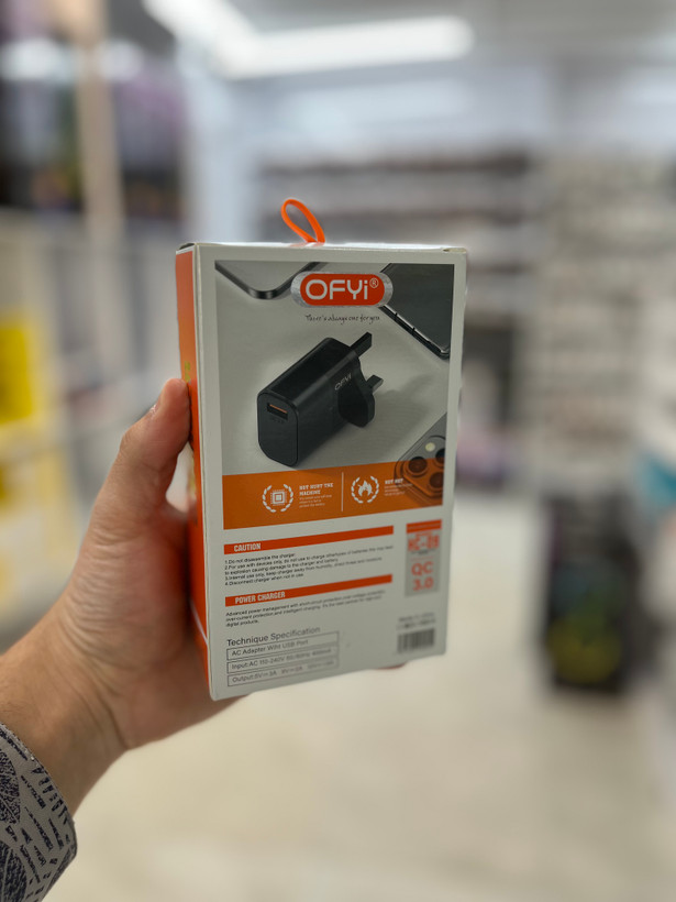 شارژر دیواری OFYi با فناوری شارژ سریع QC 3.0 و درگاه USB