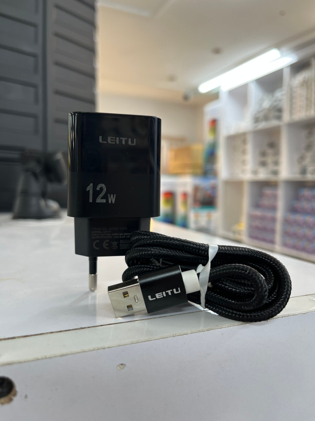 شارژر دو پورت لیتو مدل LH-11 با کابل کنفی
